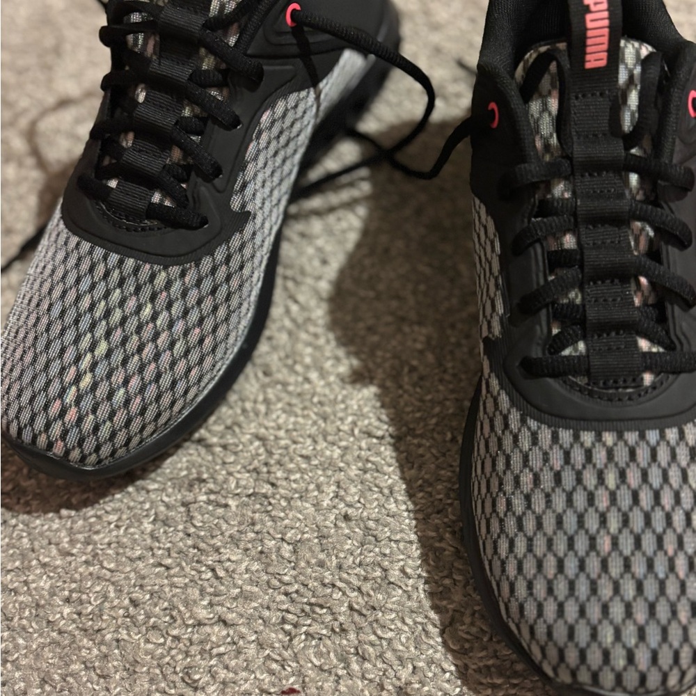 Puma Men's Black and White Sneakers